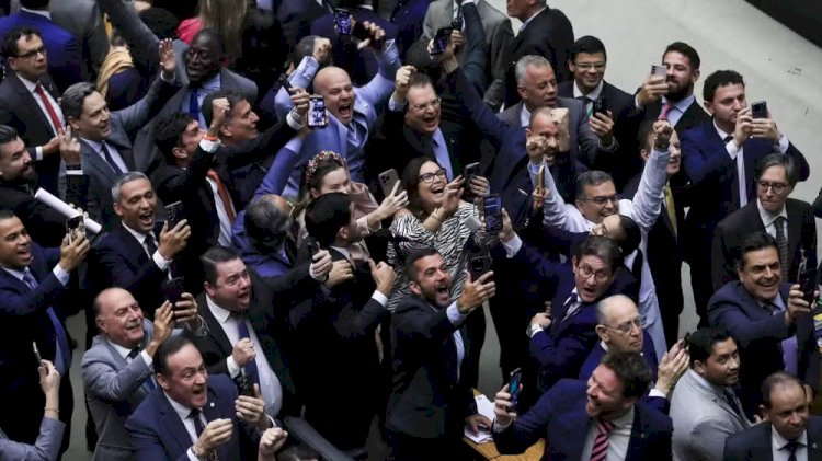 Política brasileira: História de um sequestro