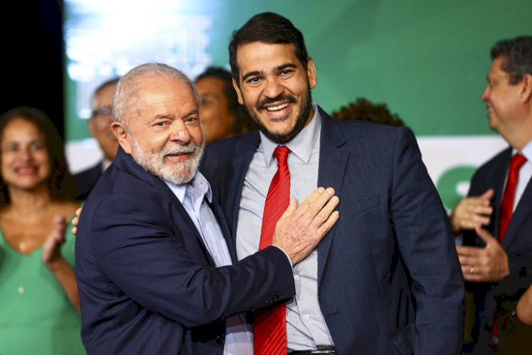 Lula indica Messias para vaga de Barroso no STF