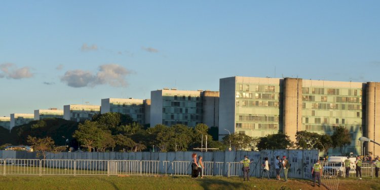 20 ministros devem deixar o governo até o ano que vem para concorrer às eleições
